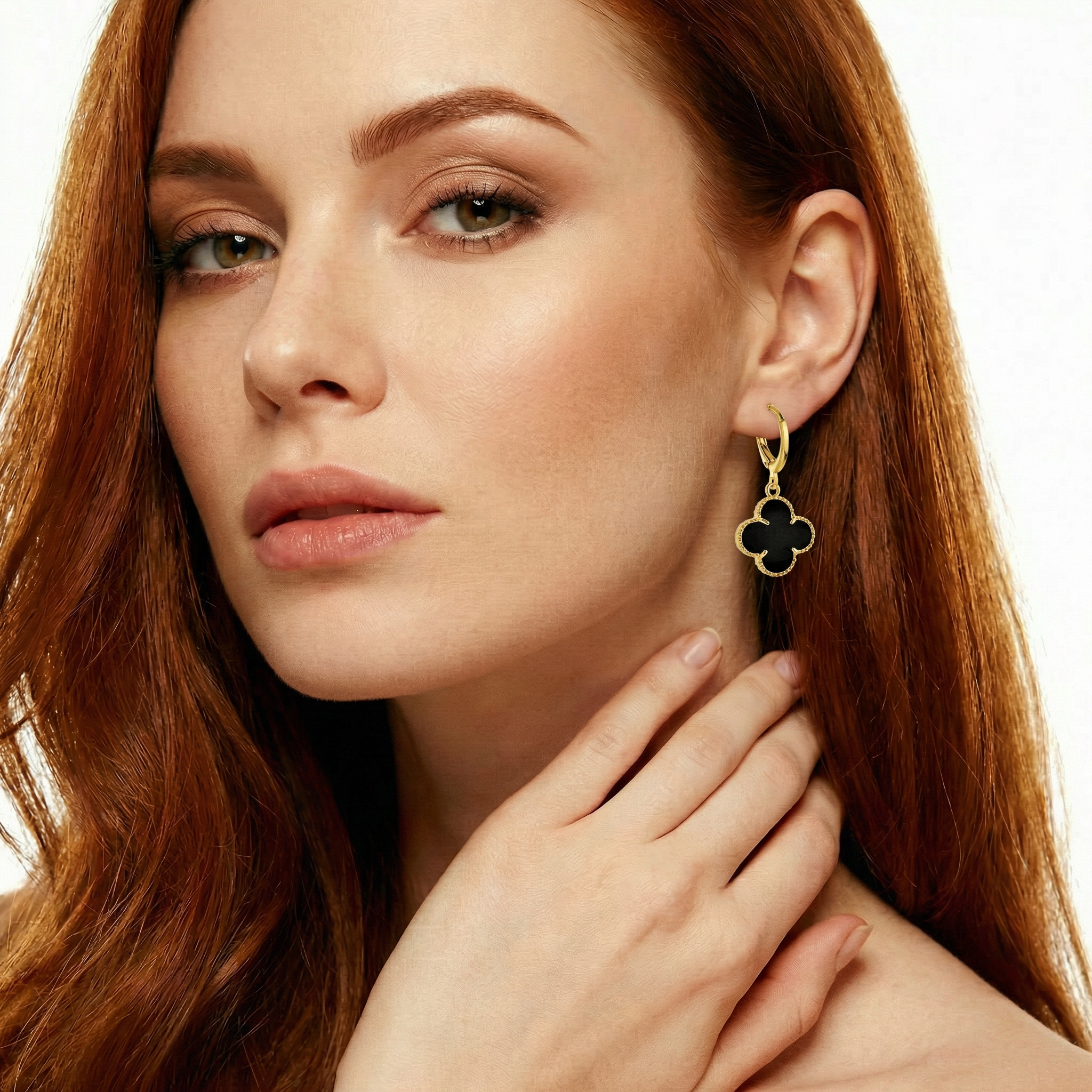 Brinco Trevo Preto Évelis